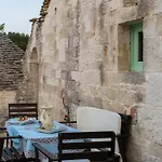 Trulli Jaja Bed & Breakfast 4*