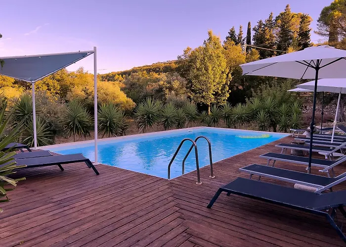 Trulli Jaja Bed & Breakfast 4*